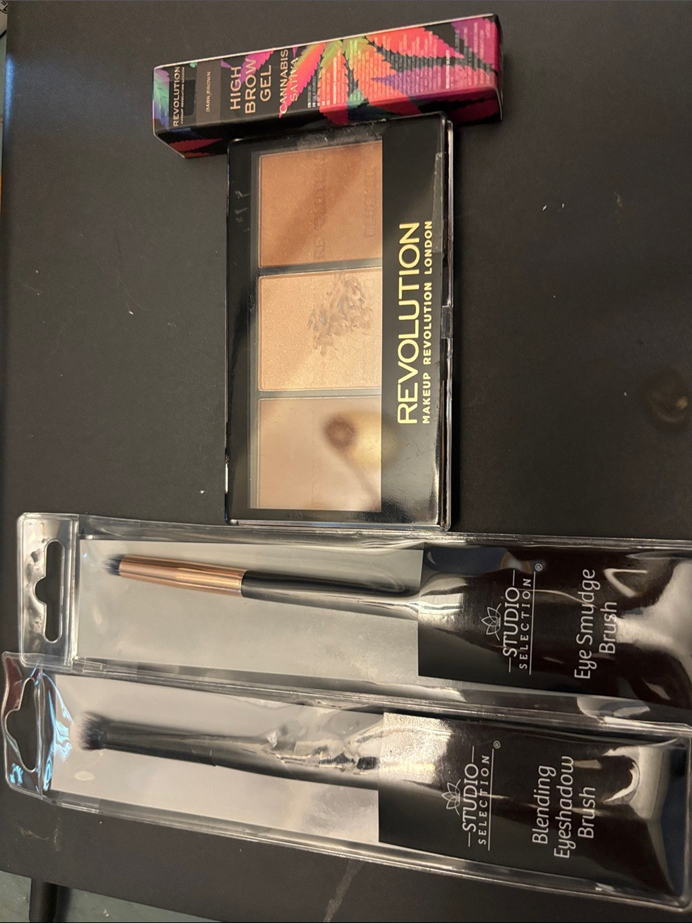 Revolution eye Palette in Neutral Browns, 2 eyeshadow brushes & high brow gel